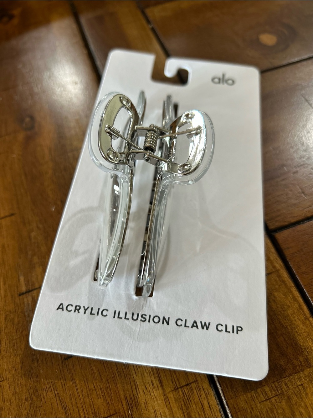 ALO Yoga Acrylic Illusion Claw Clip Clear | NWT - Picture 2 of 3